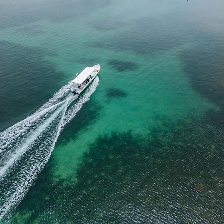 Tranquilseas Eco Lodge & Dive Center Sandy Bay ภายนอก รูปภาพ