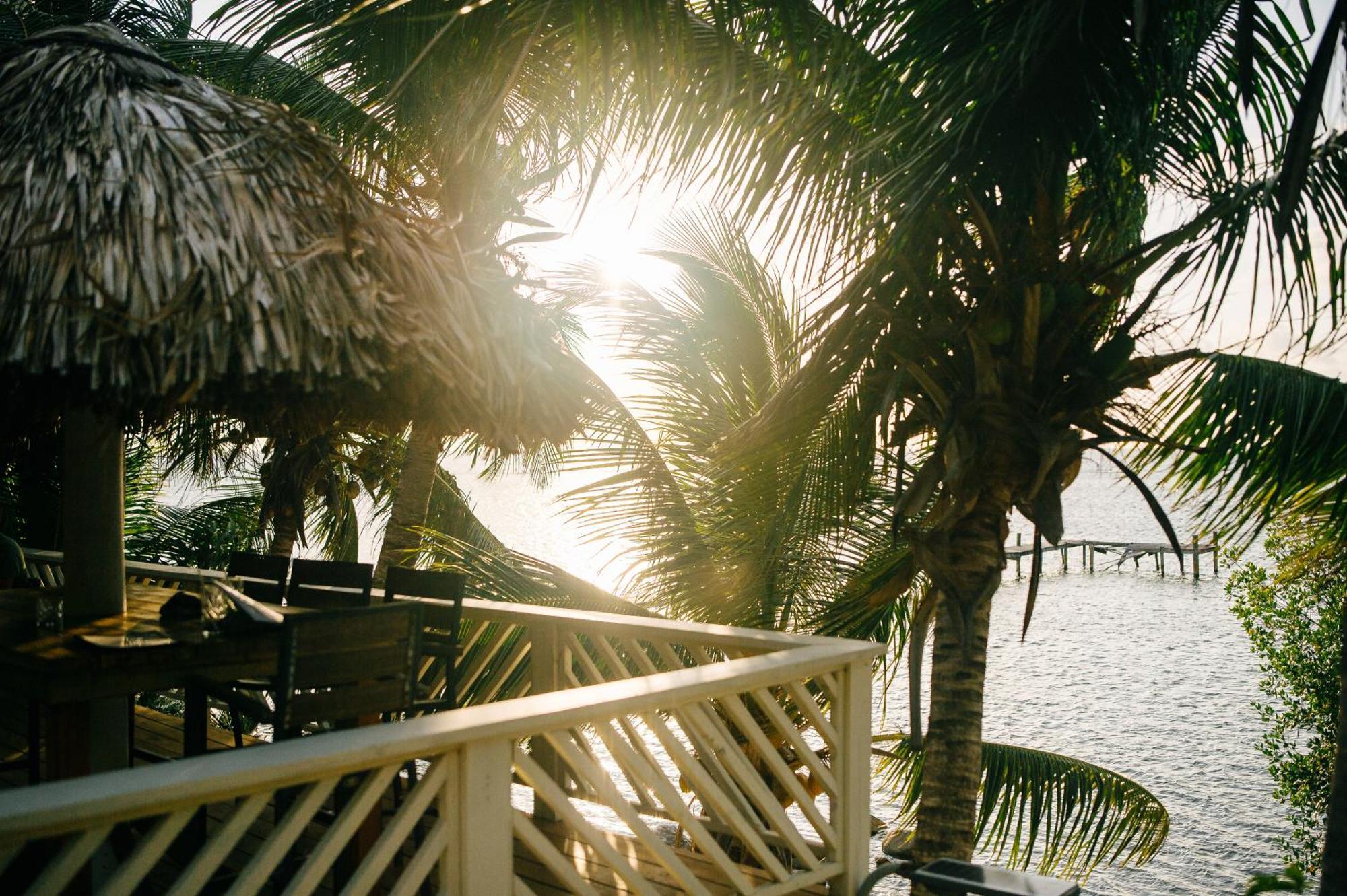 Tranquilseas Eco Lodge & Dive Center Sandy Bay ภายนอก รูปภาพ
