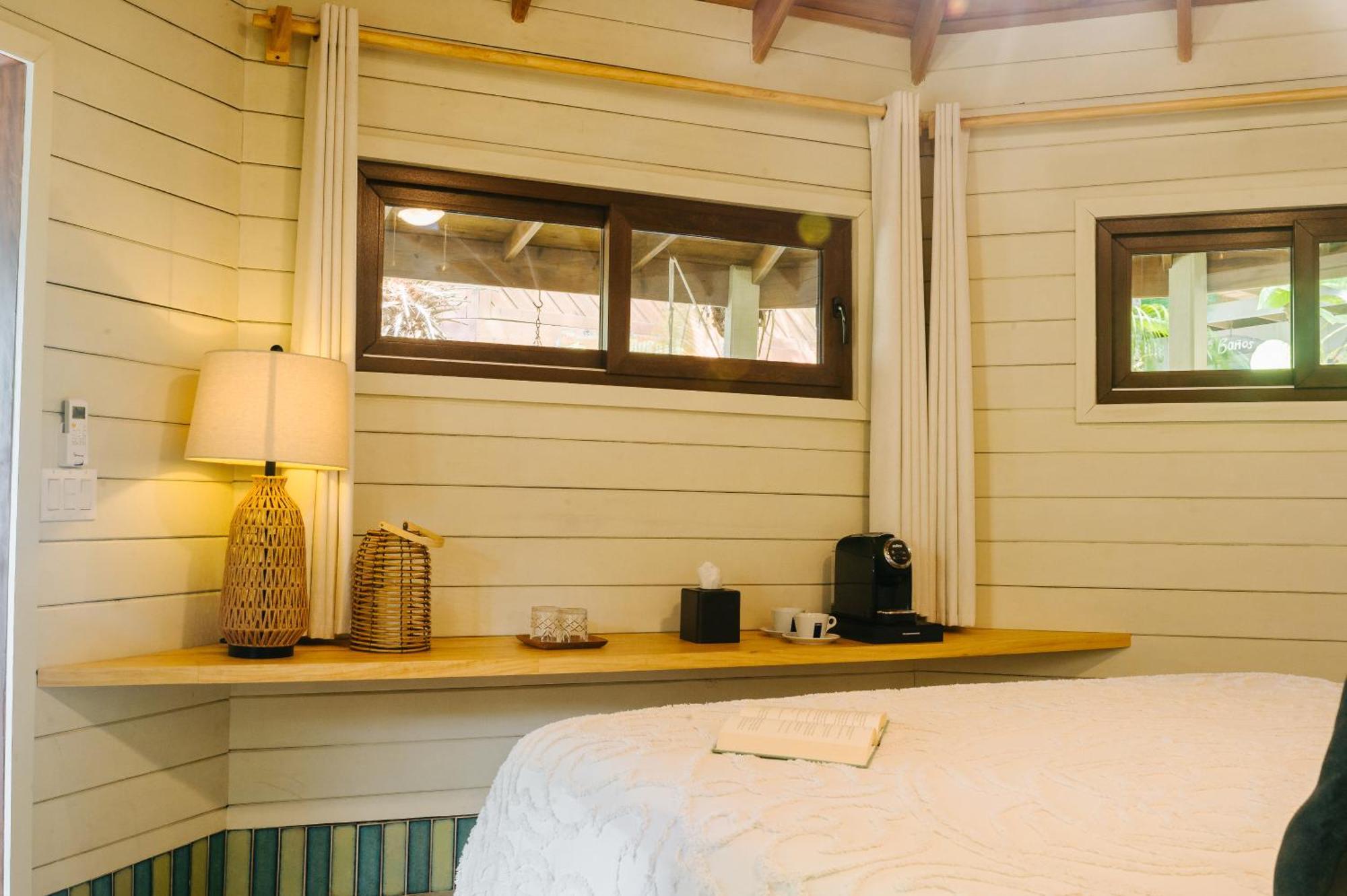 Tranquilseas Eco Lodge & Dive Center Sandy Bay ภายนอก รูปภาพ